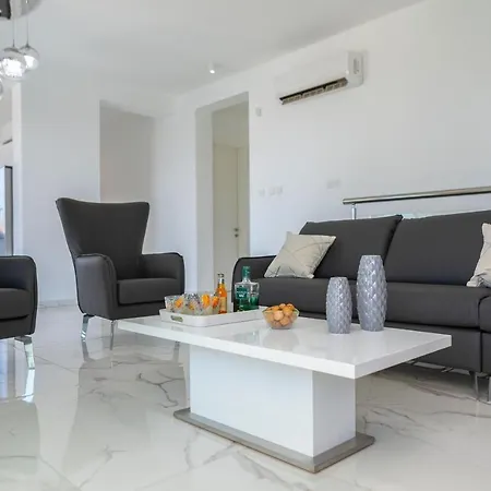 Villa Pleiades *